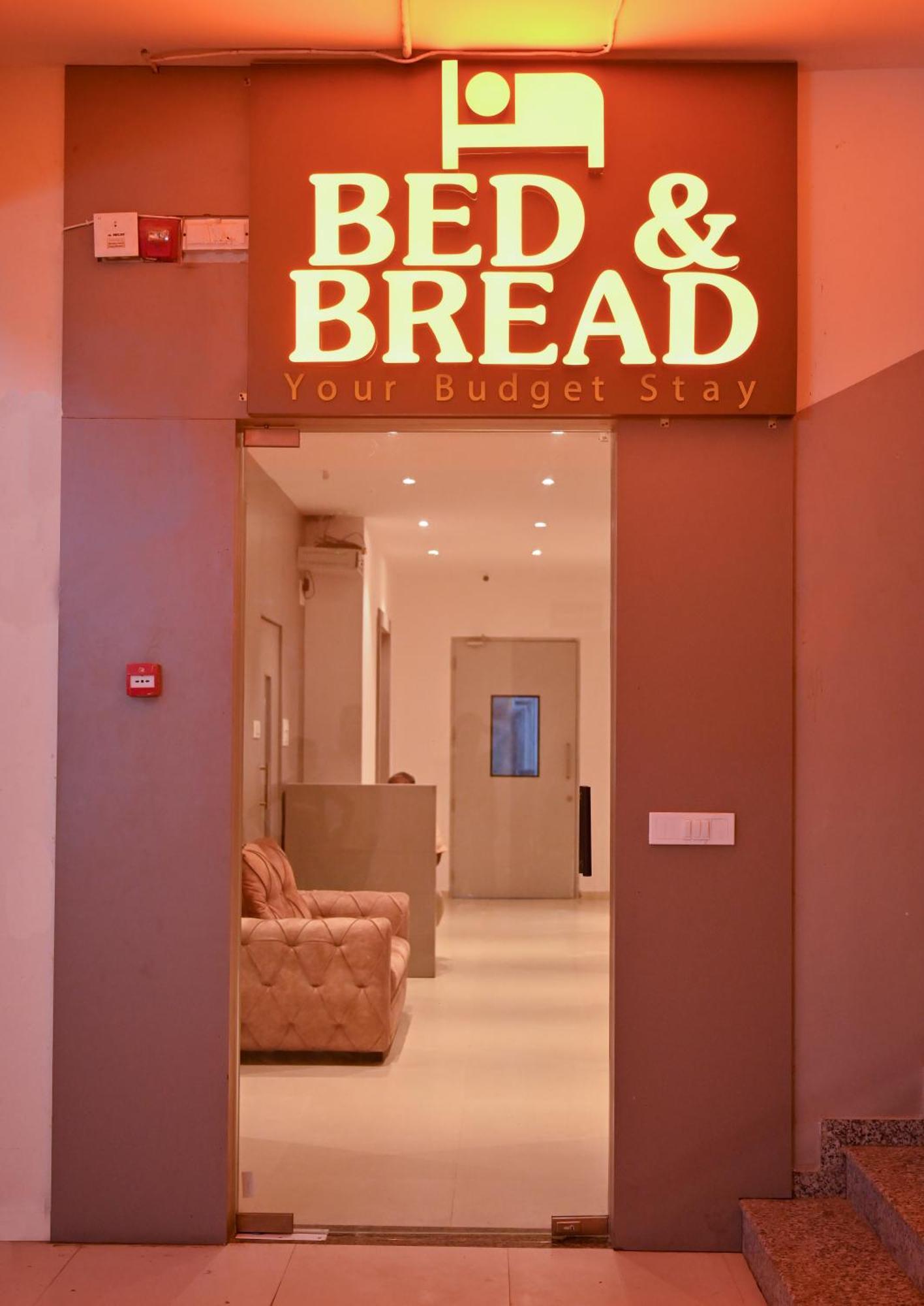 Bed & Bread Dormitory Bharuch Exteriör bild